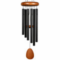 Campana de Viento de Metal Negro con Detalles en Madera